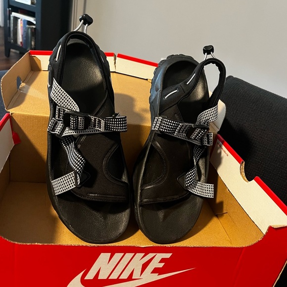New Men’s size 12 Nike sandals - Picture 3 of 3